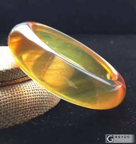 新出一条金棕手镯，无裂微粉尘_琥珀蜜蜡