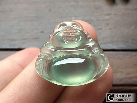 世界上没有一块翡翠是相同的，正如人们之间的差别。_翡翠