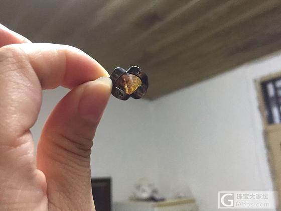 朋友从美国带回来的吊坠，大家帮忙看看是什么材质？_彩色宝石吊坠