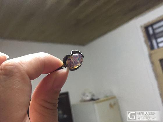 朋友从美国带回来的吊坠，大家帮忙看看是什么材质？_彩色宝石吊坠