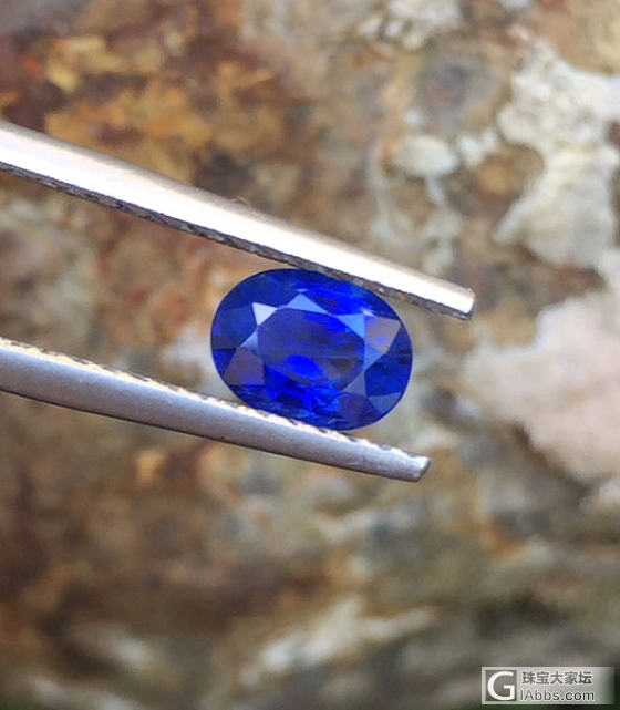 皇家蓝
1.44ct
颜色正，切工好
轻微色带，价优！
附带国际证书_刻面宝石蓝宝石