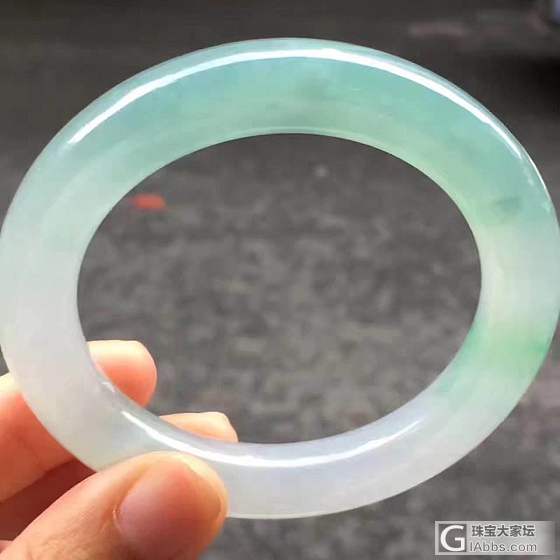 胶感十足 这手镯不错吧_手镯翡翠