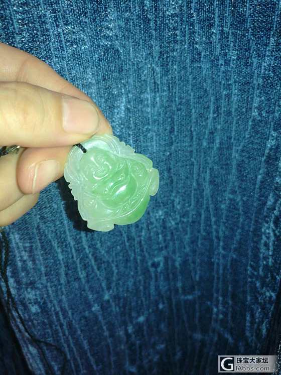 这是十年前朋友送的说是开了光的，有人说是假的。请朋友老师们帮看一下谢谢_挂件翡翠