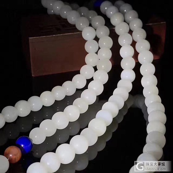 请大家看看这串和田玉佛珠品相如何？值多少大米😊_珠串和田玉