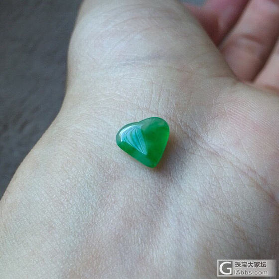 飘阳绿小心肝_翡翠