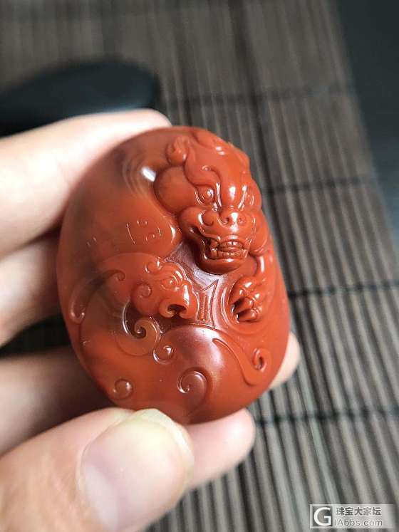 南红材质 色泽纯正，雕工精美。(坛子我不定时上货，喜欢的可以关注)_挂件南红