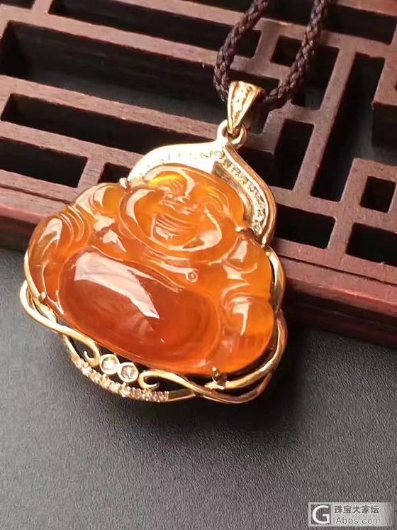 颜色漂亮的冰润黄翡佛公_挂件翡翠