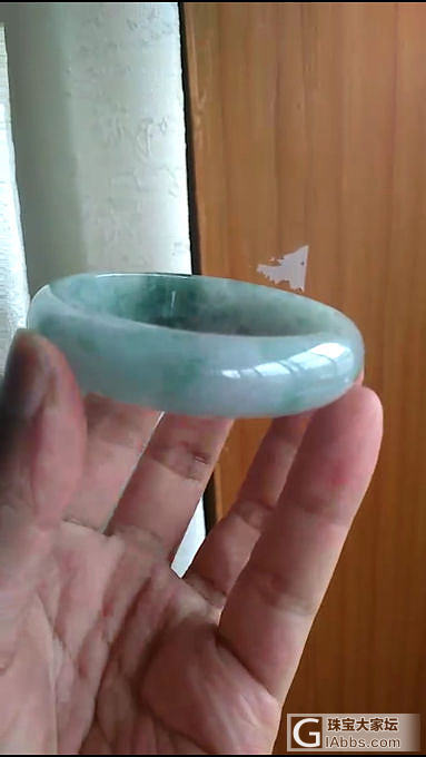 油青手镯，想入，这是视频截图，大家觉得多少入合适？3000贵吗？_手镯翡翠