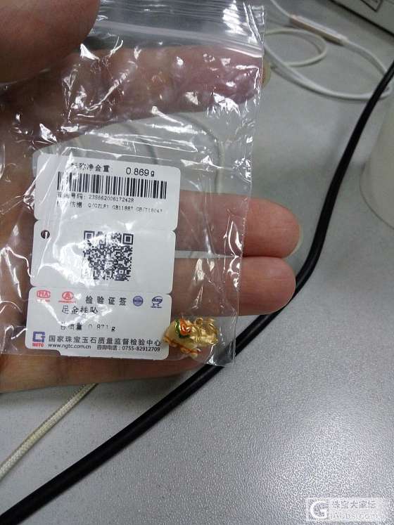 转六福彩釉迷你象，南红界面，籽玉兰_蛋面南红吊坠金