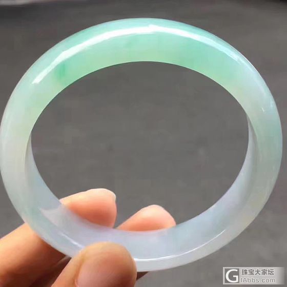 刚抛光出来的一支手镯 还热乎着呢_手镯翡翠