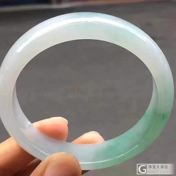 刚抛光出来的一支手镯 还热乎着呢_手镯翡翠