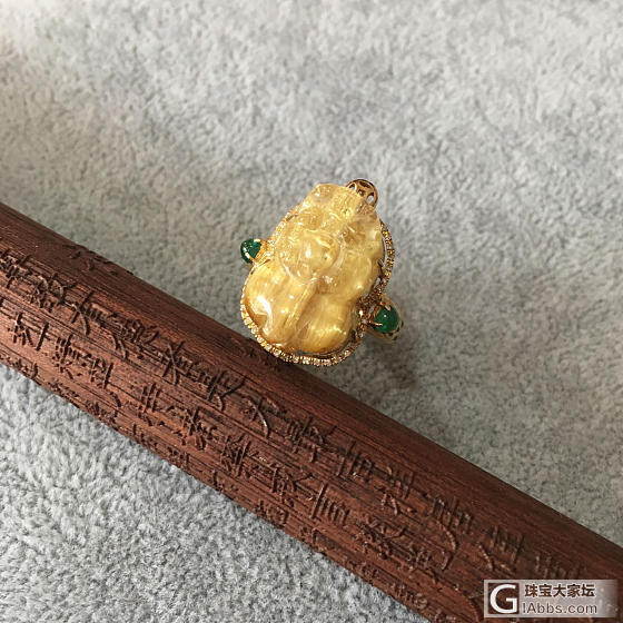 【财源广进】金钛晶貔貅戒指 18k金南非钻石镶嵌 两颗幸福祖母绿_钛晶戒指