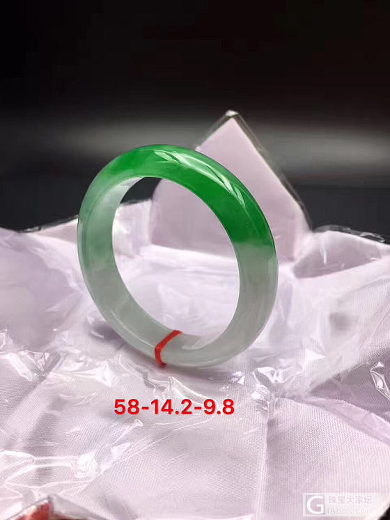 天气炎热，酷暑难耐，戴支翡翠的手镯是个很不错的选择[呲牙]，清凉，养眼，保健，收..._手镯翡翠
