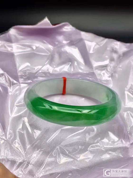 天气炎热，酷暑难耐，戴支翡翠的手镯是个很不错的选择[呲牙]，清凉，养眼，保健，收..._手镯翡翠