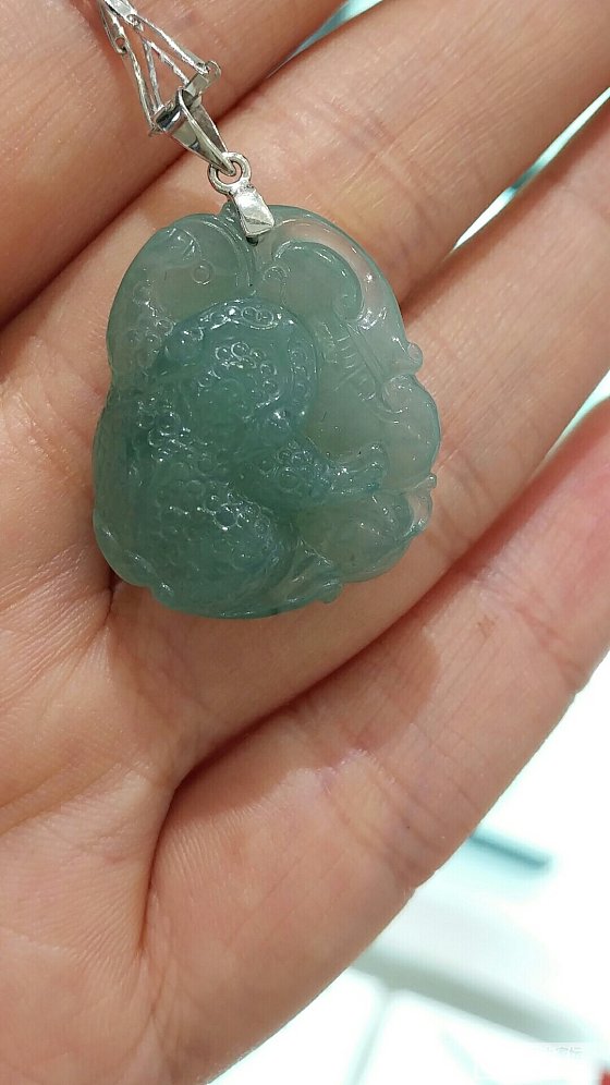 小吊坠，请大师们估价_挂件翡翠