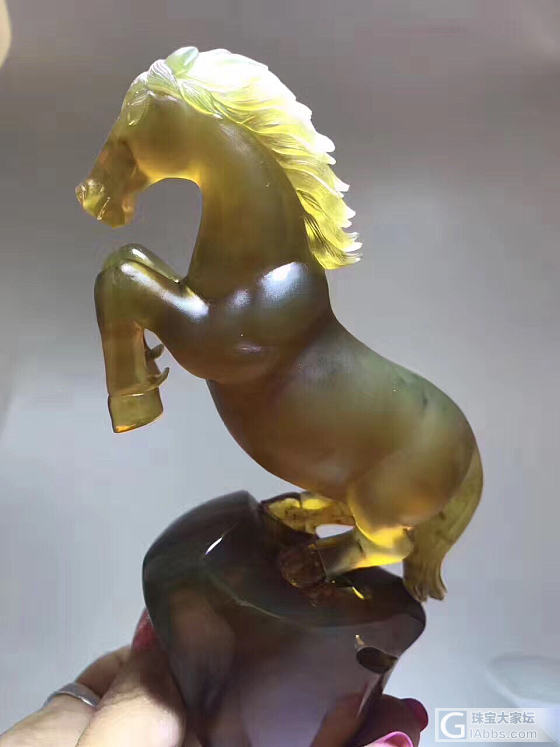 马寓意马到成功，事事顺利。马有着强健不息的气数，寓意着身体健康万事如意，而马又寓..._摆件琥珀蜜蜡