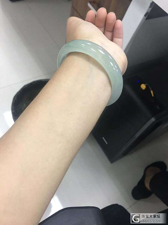 姐妹们帮忙看看镯子多少钱_手镯翡翠