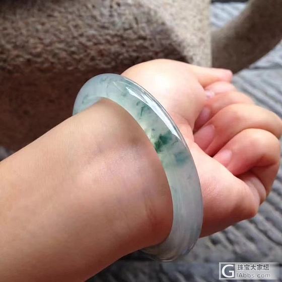 【迈绿】7.17  林更新拿的是翡翠玉佩吗？？_手镯挂件翡翠