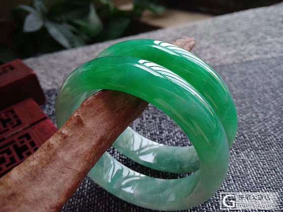 翡翠手镯_翡翠