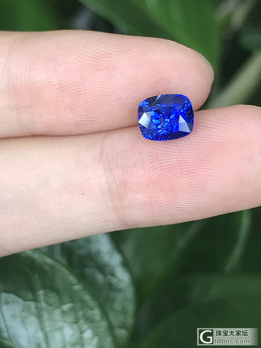 这矢车菊像不像皇家蓝？_刻面宝石蓝宝石