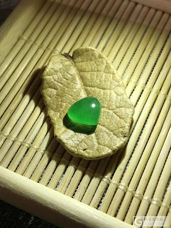 透亮的颜色_蛋面翡翠