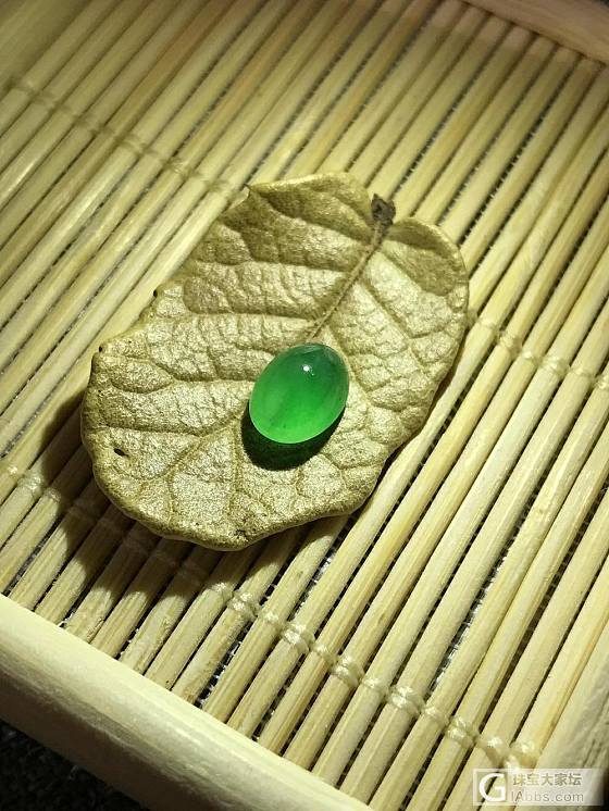 透亮的颜色_蛋面翡翠