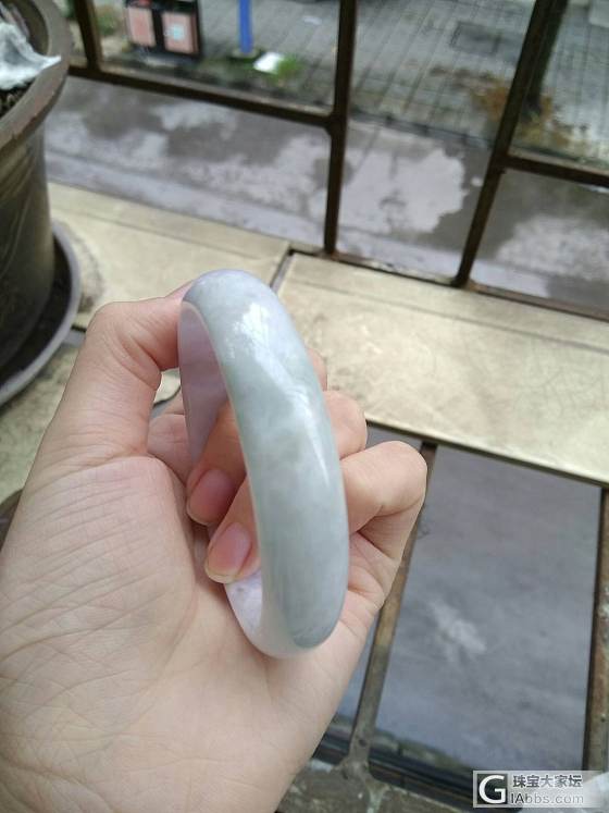 帮看看这个手镯值多少_翡翠