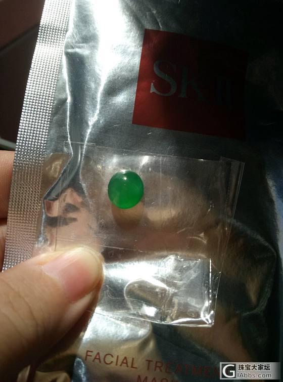 还是昨天那个绿蛋，窗台拍了几张，差点被风吹走。要不要留_蛋面翡翠