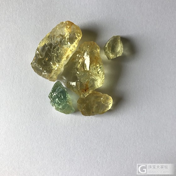 金绿柱石原石 非洲的天然原料_绿柱石原石