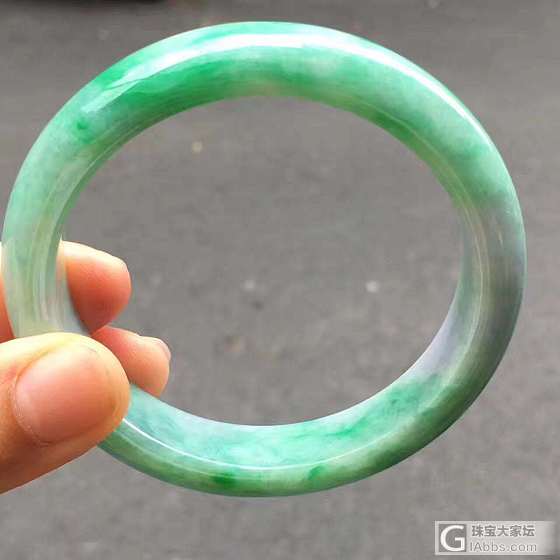 这么多手镯带哪个好_手镯翡翠