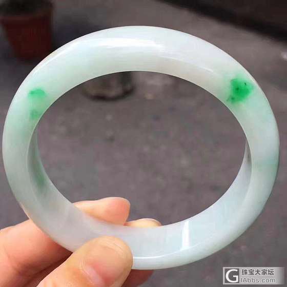 这么多手镯带哪个好_手镯翡翠