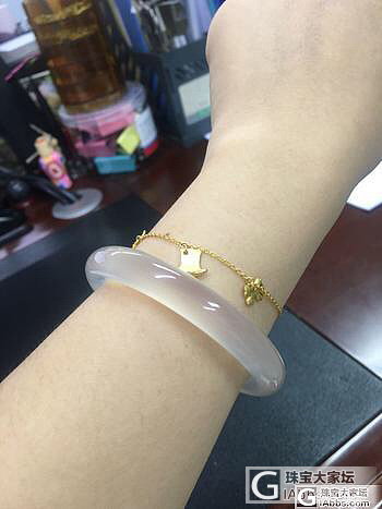 马料白冰玉髓镯子，54圈口条粗10，沫沫家购入，450元出_手镯玉髓