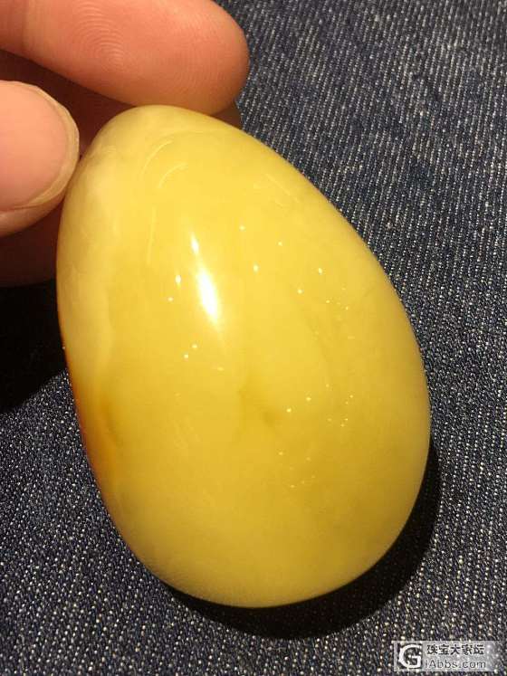 45.6克纯天然蜜蜡水滴吊坠，全品无瑕疵，满蜜，水滴形状饱满，背后留有红皮，颜色..._吊坠蜜蜡