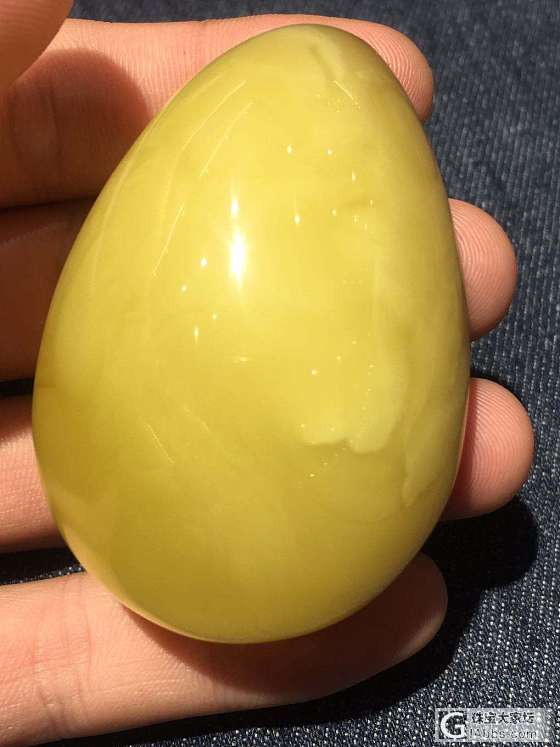45.6克纯天然蜜蜡水滴吊坠，全品无瑕疵，满蜜，水滴形状饱满，背后留有红皮，颜色..._吊坠蜜蜡