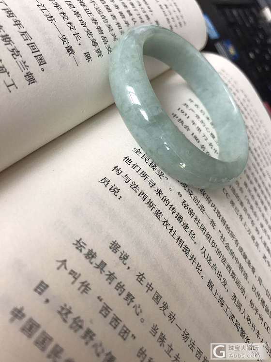 刚收到的镯子，中四值不值呀？_手镯翡翠