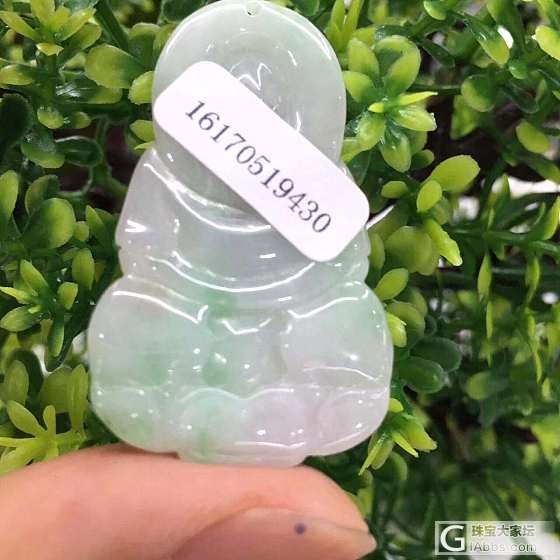 情人节来袭，A货翡翠完美无纹裂浅绿观音吊坠，种好水头足，玉质细腻水润，色泽清爽，..._挂件翡翠