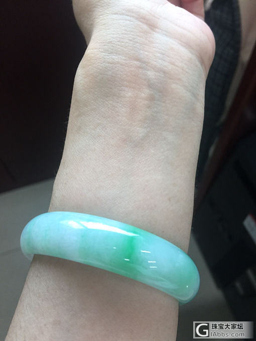 转圈拍拍今天的左手_手镯翡翠