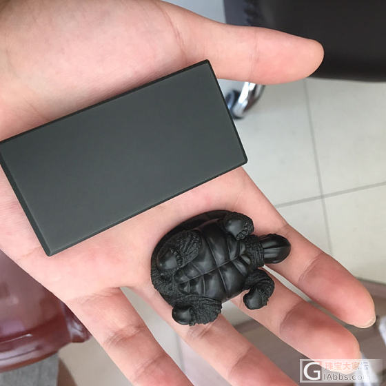 同样是黑青，黑度差异_牌子和田玉