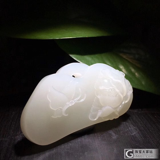 欣赏——仙儿,满皮荷花一枚_和田玉