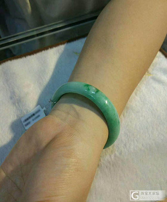 [每日火热直播看货]近水楼台先得月_手镯双儿翡翠翡翠