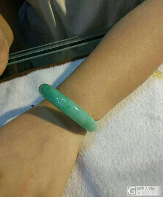[每日火热直播看货]近水楼台先得月_手镯双儿翡翠翡翠