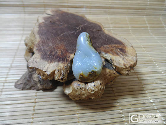 和田籽料红皮俏雕青蛙780元 小巧可爱 皮子老气_挂件和田玉