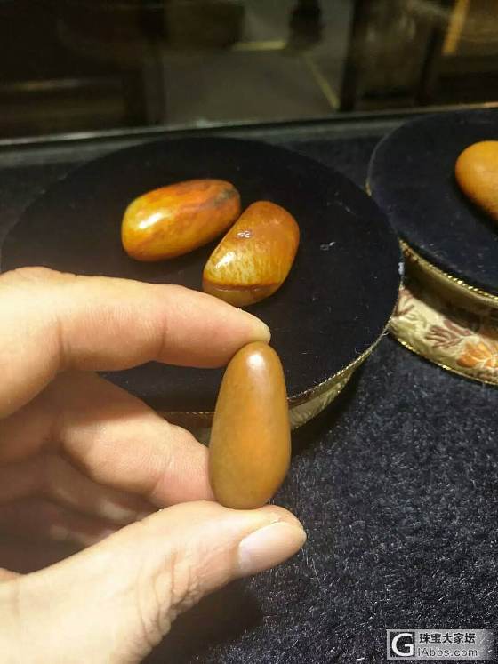天然小黄籽原石挂坠。_原石