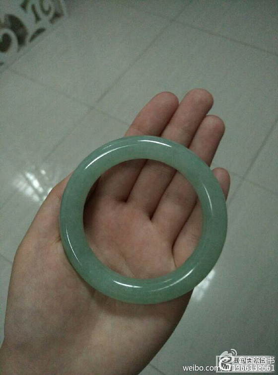 一万五买的，行家看看被药了吗_手镯翡翠
