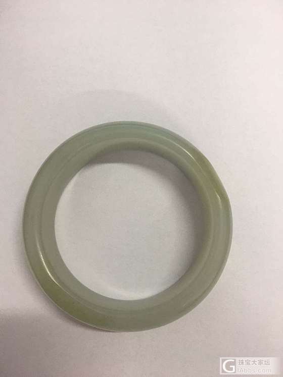 请大家帮我看看这个镯，这是青白籽料吗？_手镯和田玉