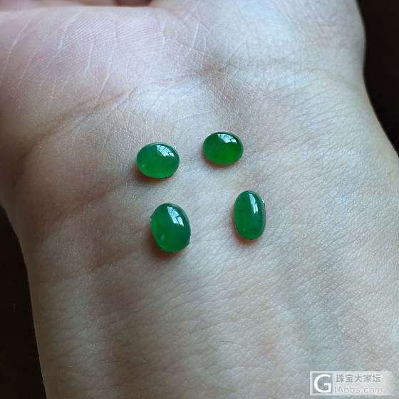 一手小绿，可以有多种搭配_蛋面翡翠