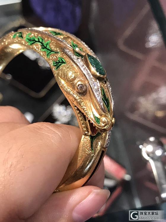 蛇和豹子的主题在欧洲非常受欢迎_手镯