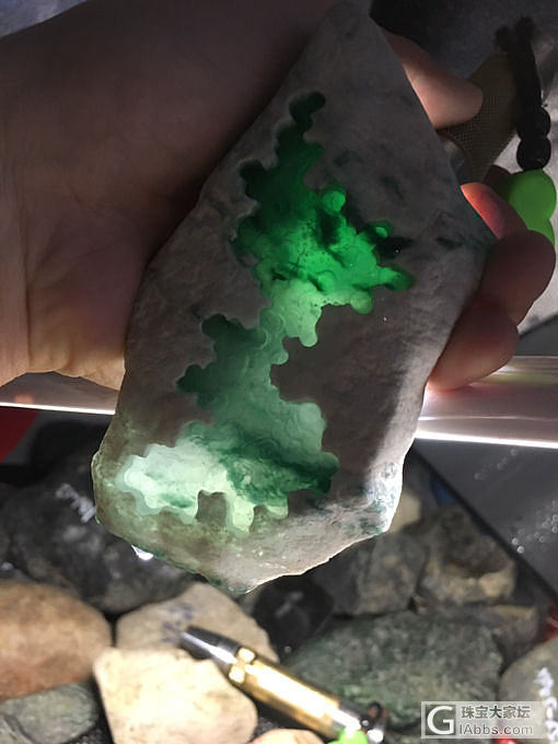 有懂翡翠原石的朋友吗_原石