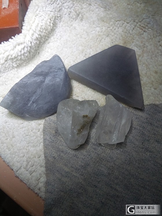 给点意见，白的和蓝的不是一个地方发现的_原石