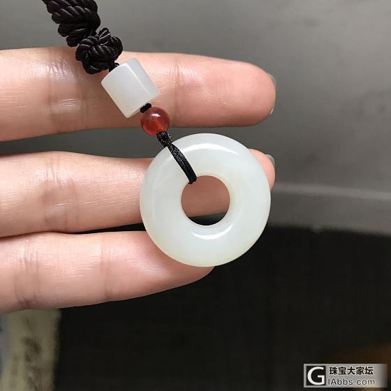 十一假期结束了哦 
这种平安扣有喜欢的么，送人给孩子戴自己戴都很不错 280一个..._和田玉